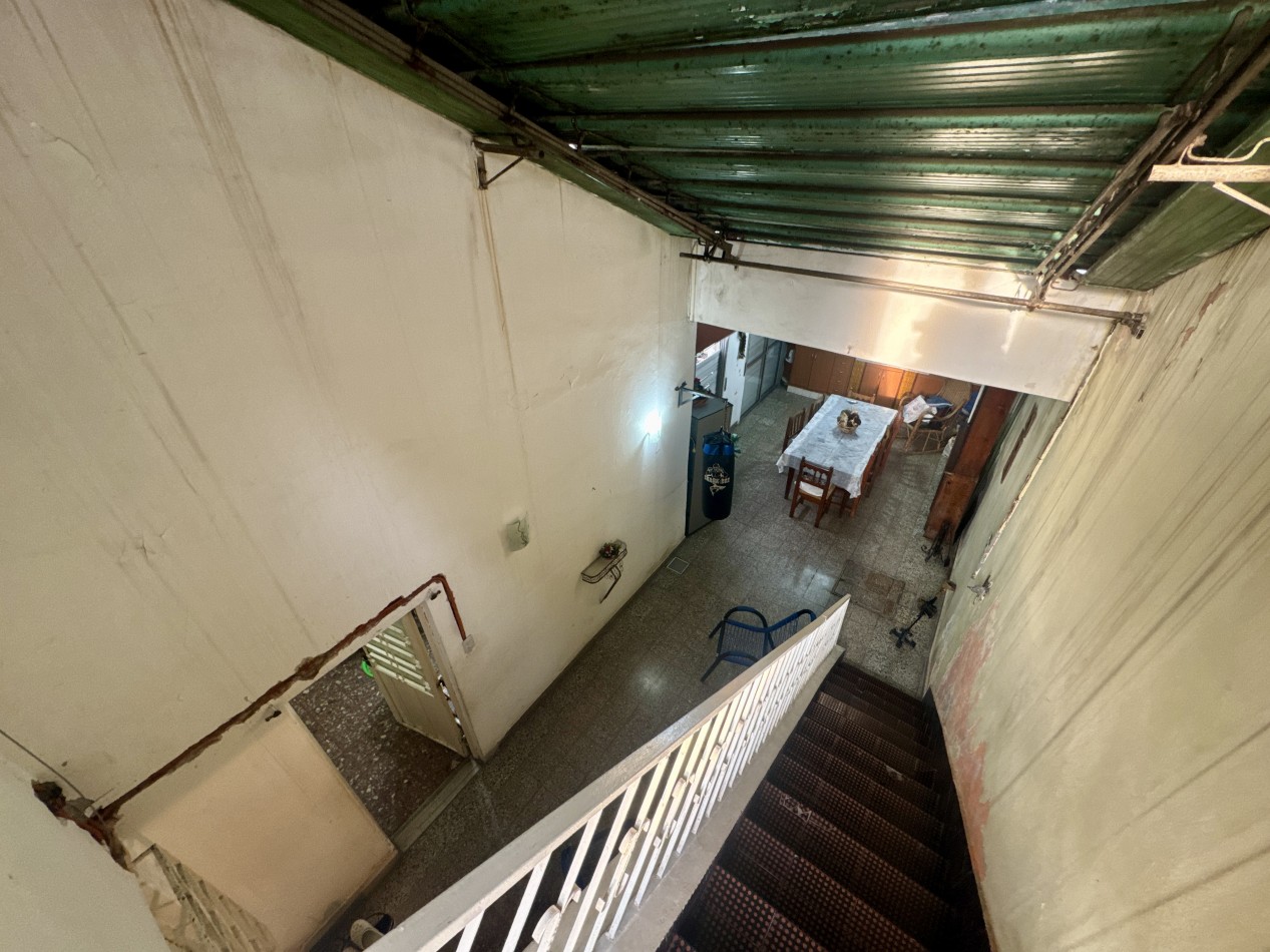 Se Vende Casa tres ambientes, con cochera doble(Villa Lugano)