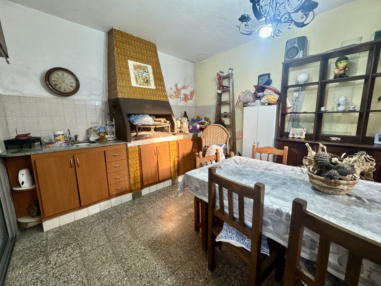 Se Vende Casa tres ambientes, con cochera doble(Villa Lugano)