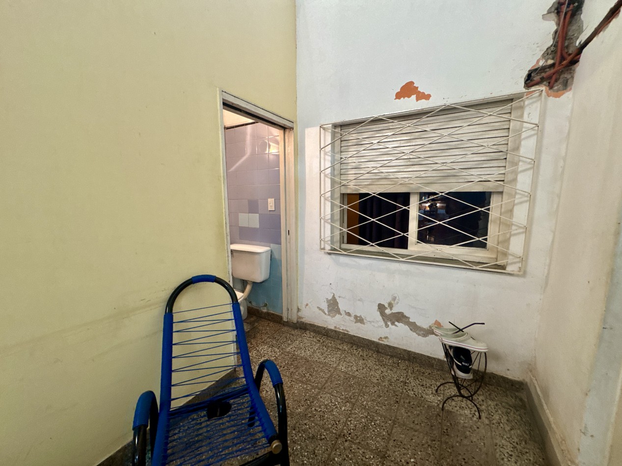 Se Vende Casa tres ambientes, con cochera doble(Villa Lugano)