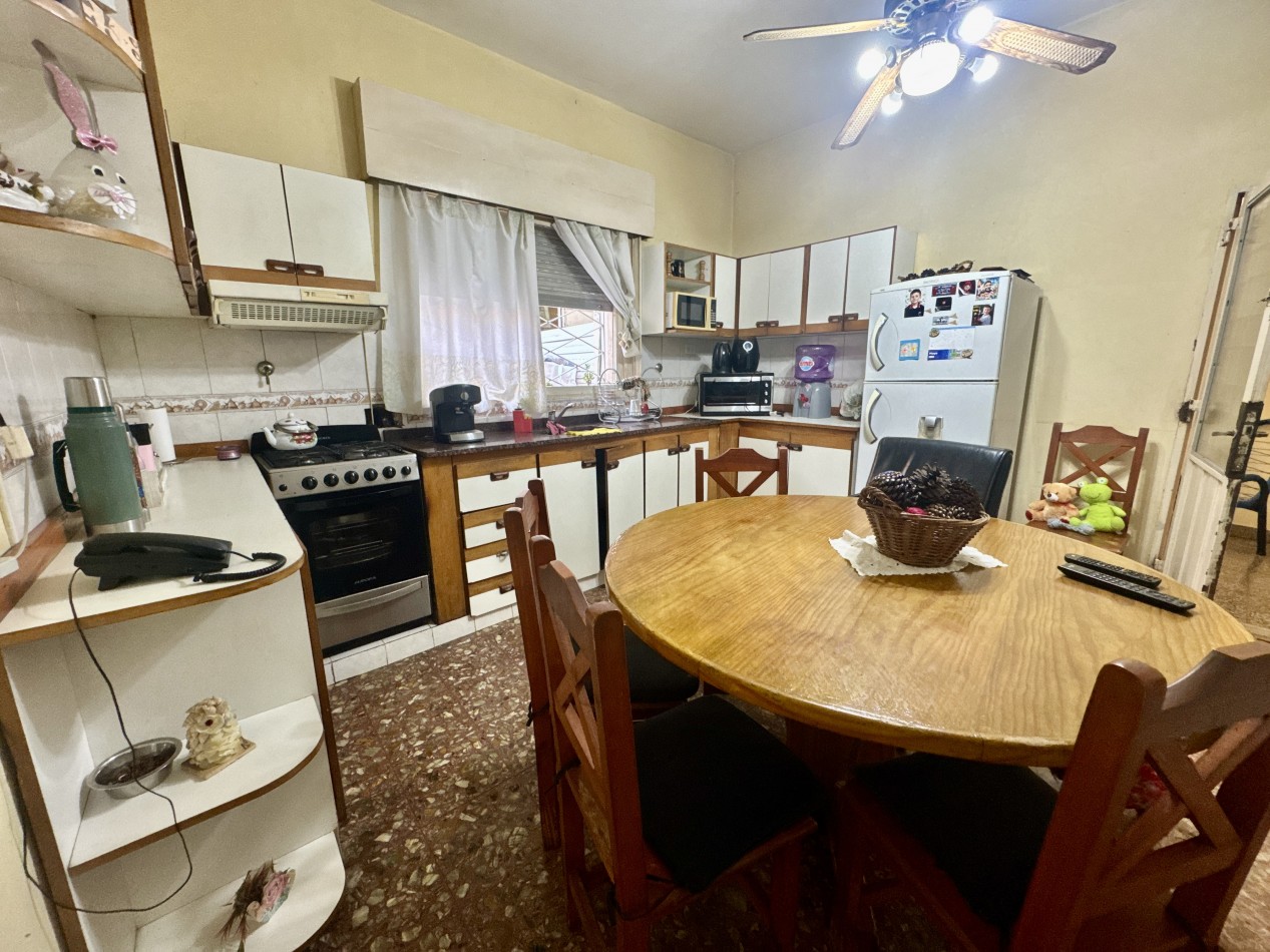 Se Vende Casa tres ambientes, con cochera doble(Villa Lugano)