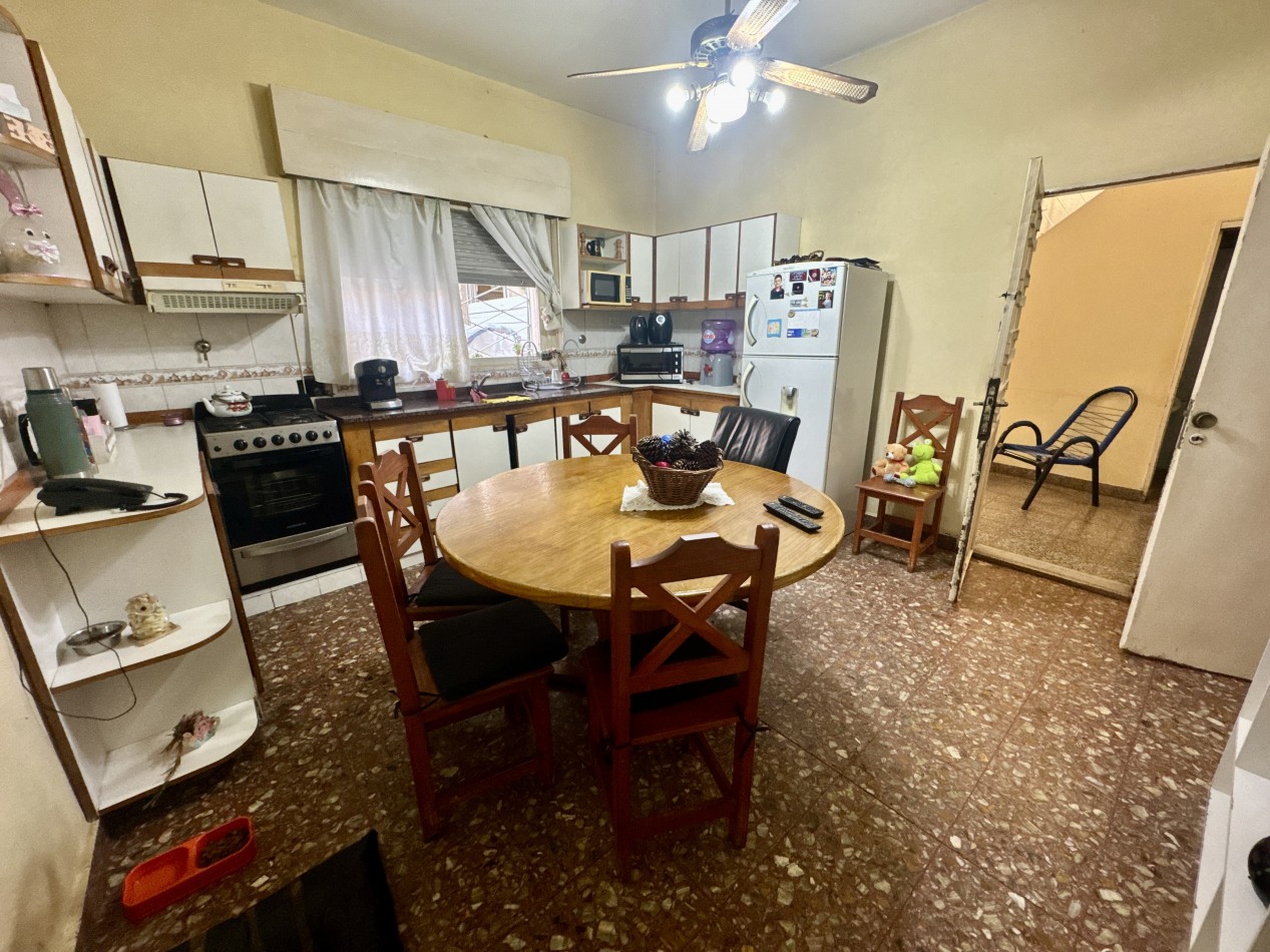 Se Vende Casa tres ambientes, con cochera doble(Villa Lugano)