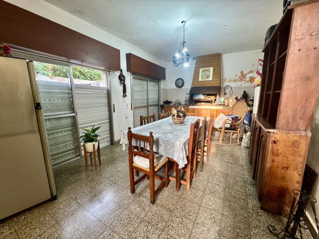 Se Vende Casa tres ambientes, con cochera doble(Villa Lugano)
