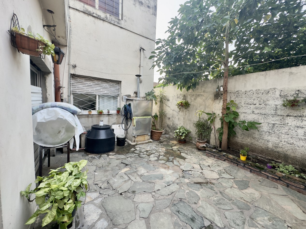 Se Vende Casa tres ambientes, con cochera doble(Villa Lugano)