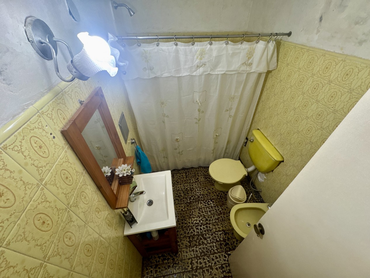 Se Vende Casa tres ambientes, con cochera doble(Villa Lugano)