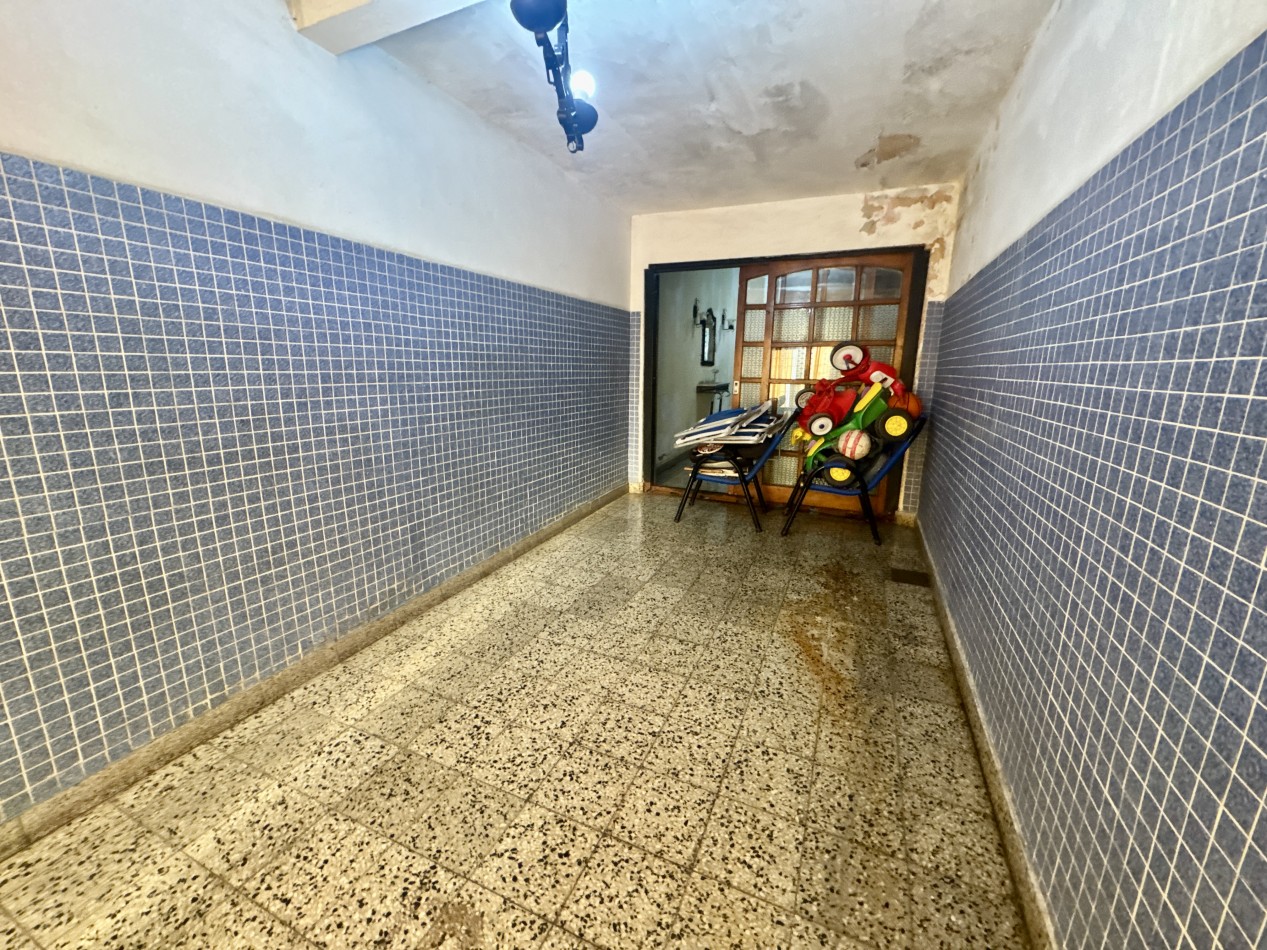 Se Vende Casa tres ambientes, con cochera doble(Villa Lugano)