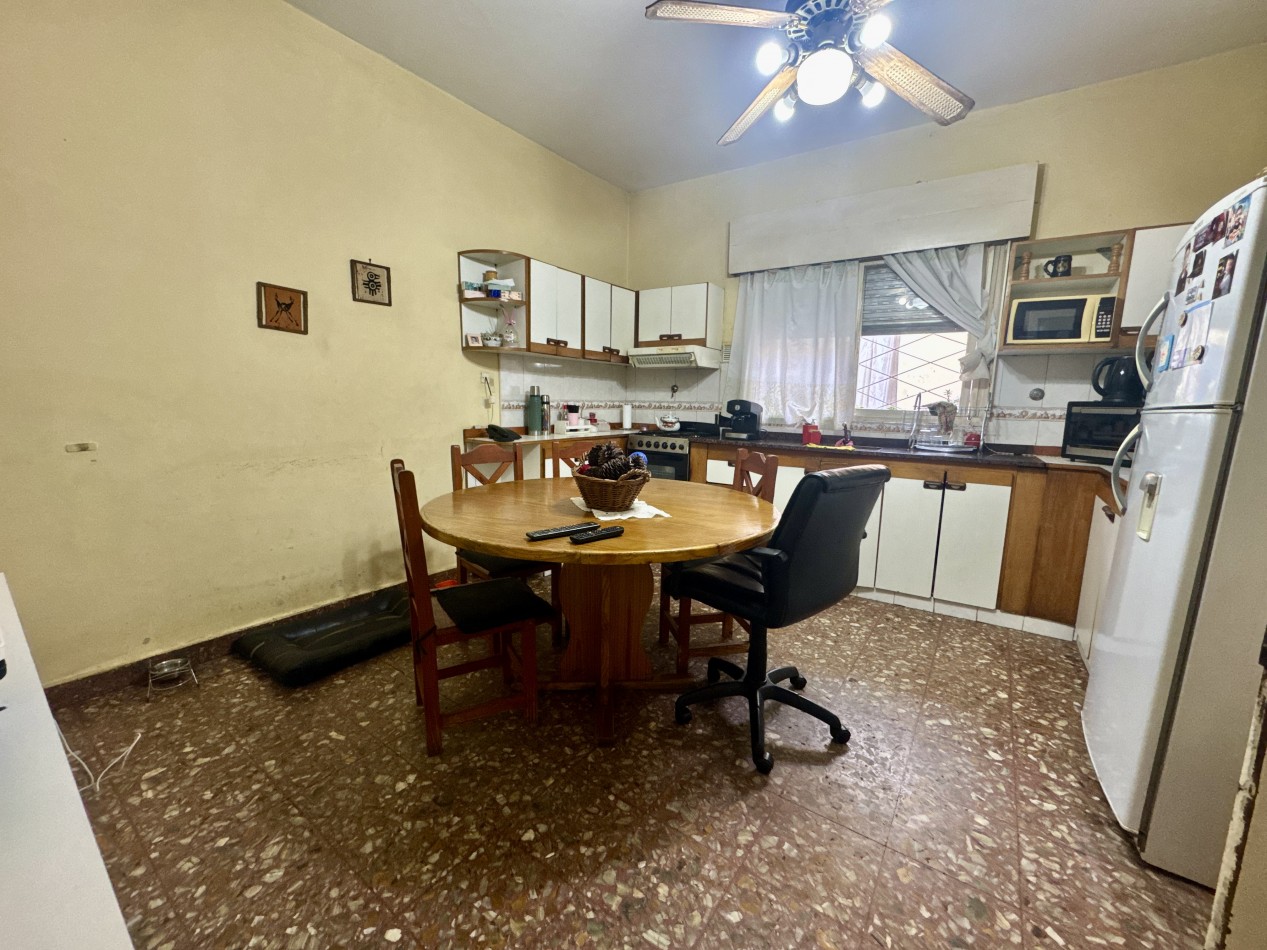 Se Vende Casa tres ambientes, con cochera doble(Villa Lugano)