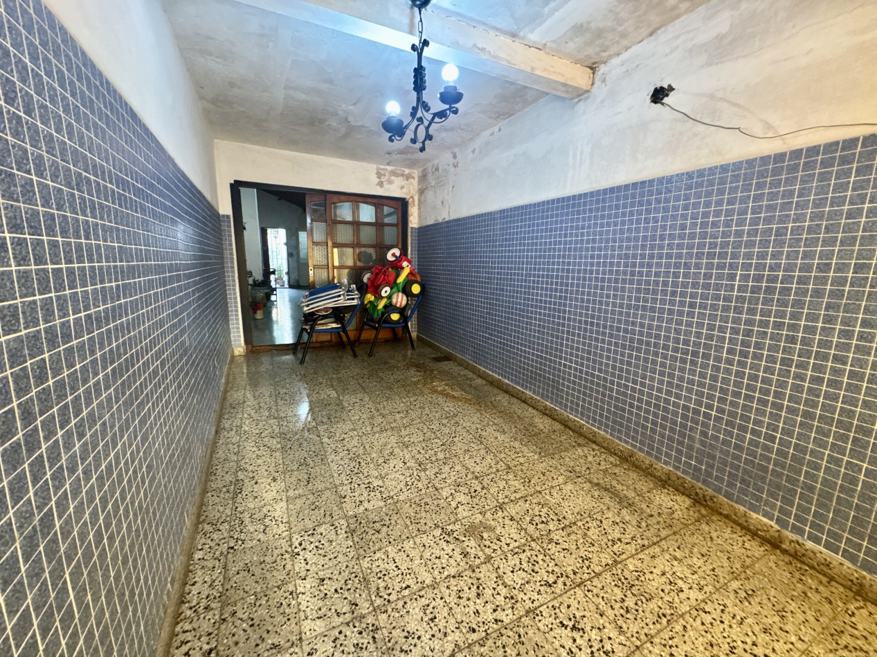 Se Vende Casa tres ambientes, con cochera doble(Villa Lugano)