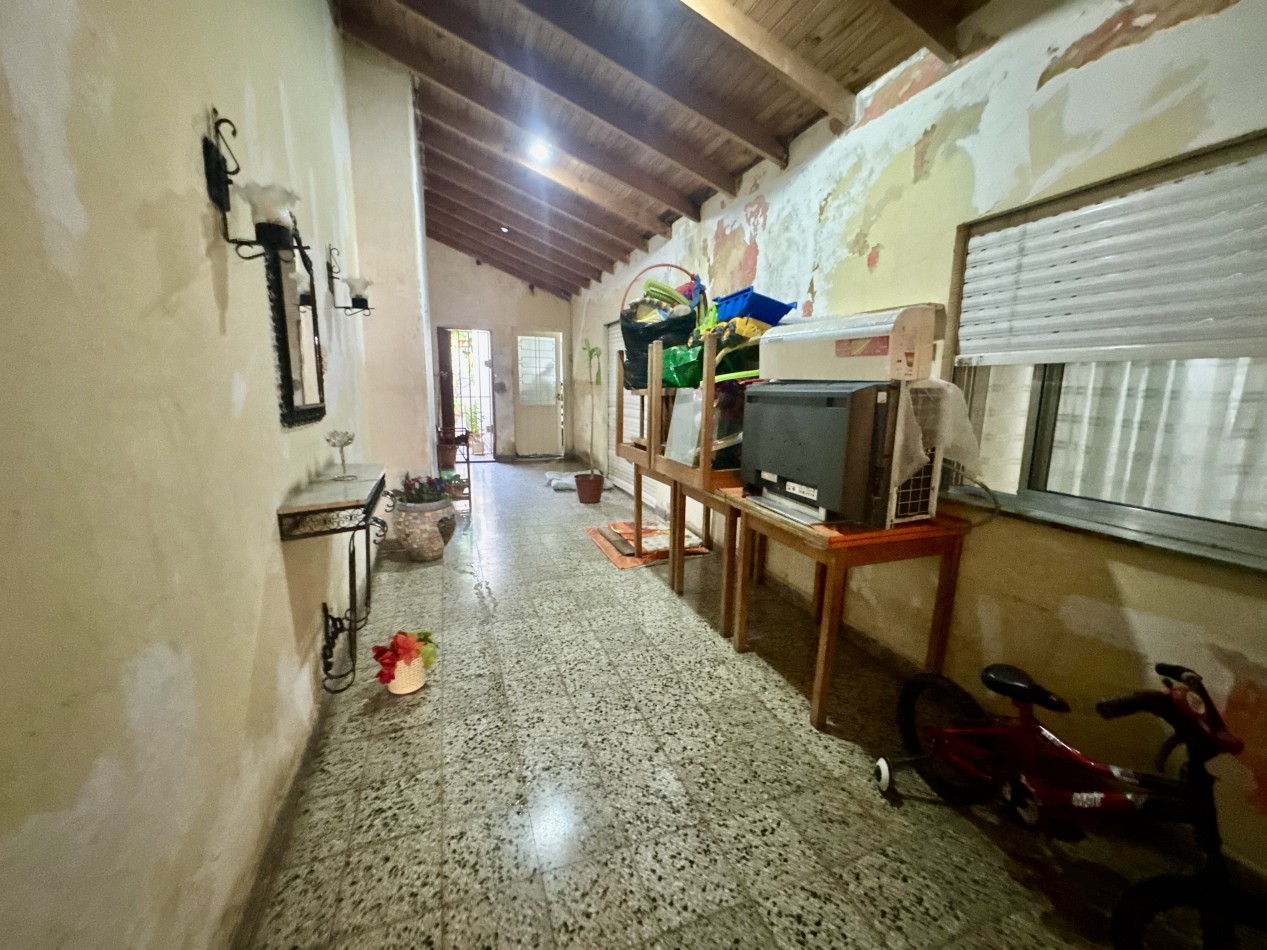 Se Vende Casa tres ambientes, con cochera doble(Villa Lugano)