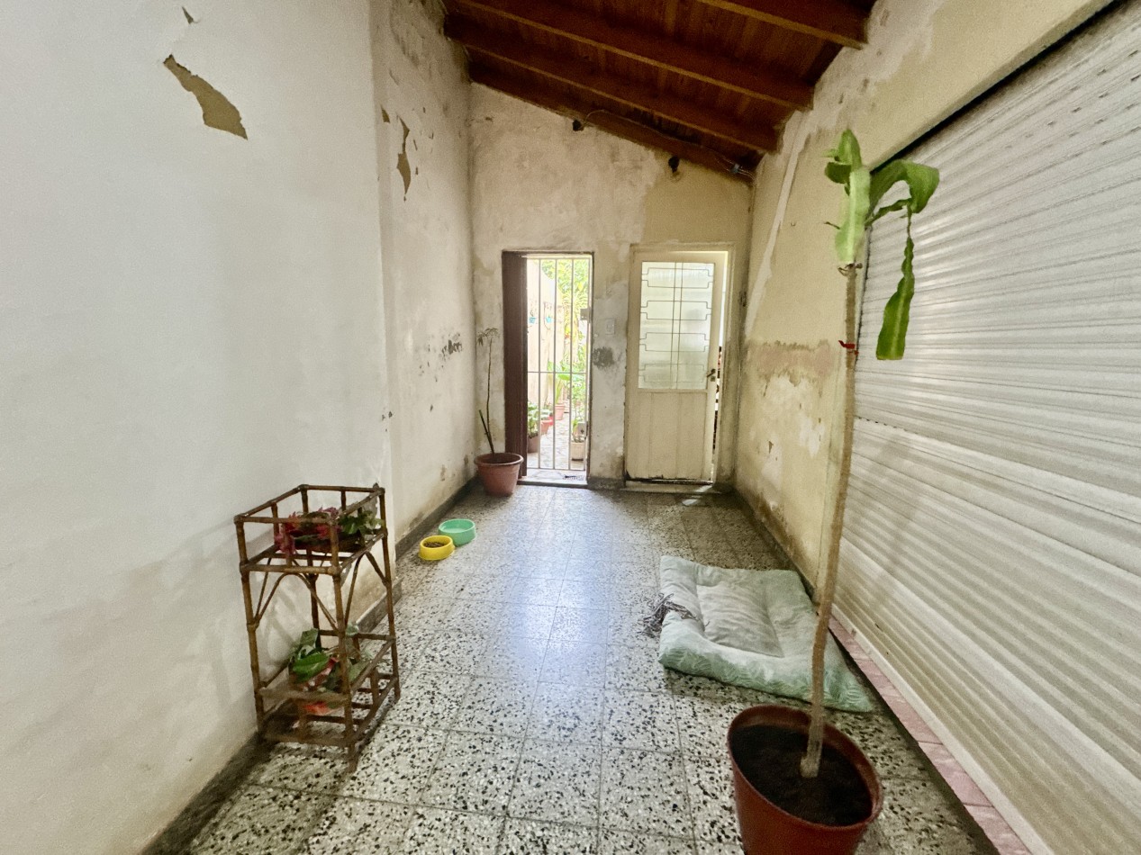 Se Vende Casa tres ambientes, con cochera doble(Villa Lugano)