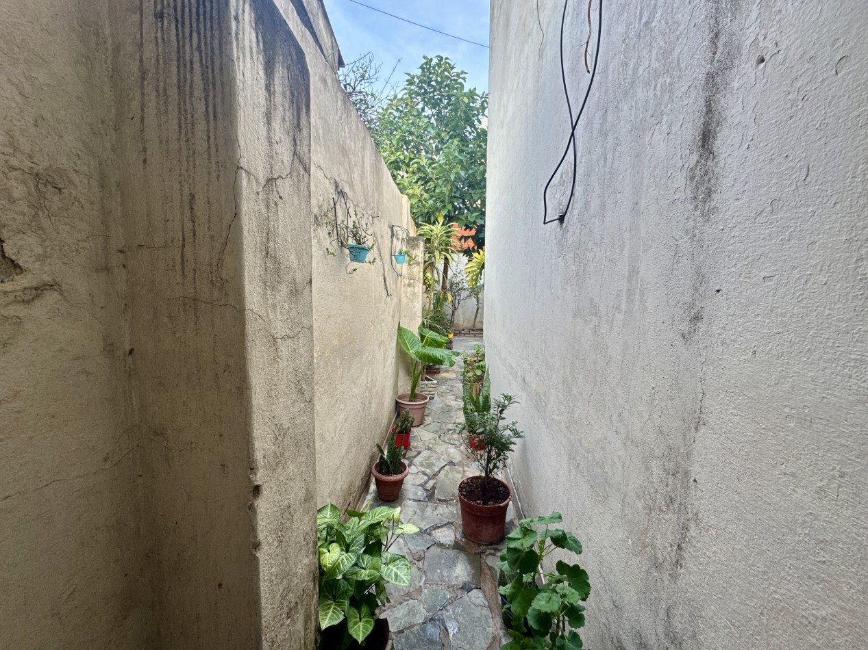 Se Vende Casa tres ambientes, con cochera doble(Villa Lugano)