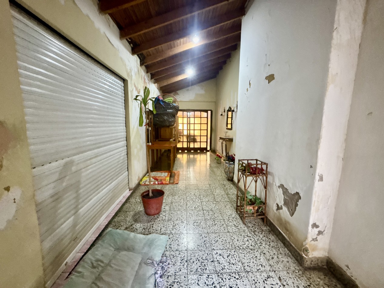 Se Vende Casa tres ambientes, con cochera doble(Villa Lugano)