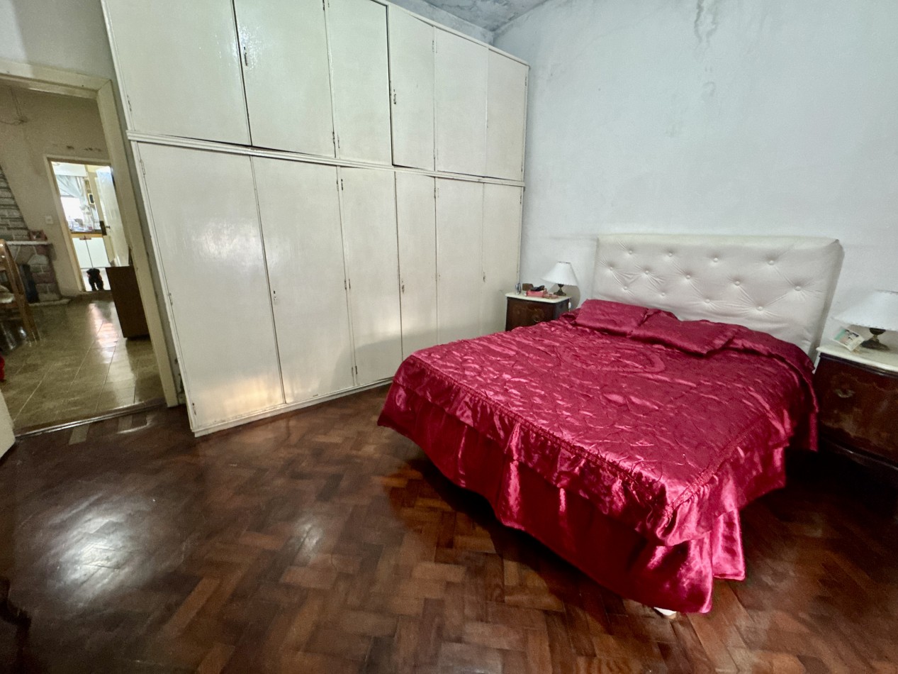 Se Vende Casa tres ambientes, con cochera doble(Villa Lugano)