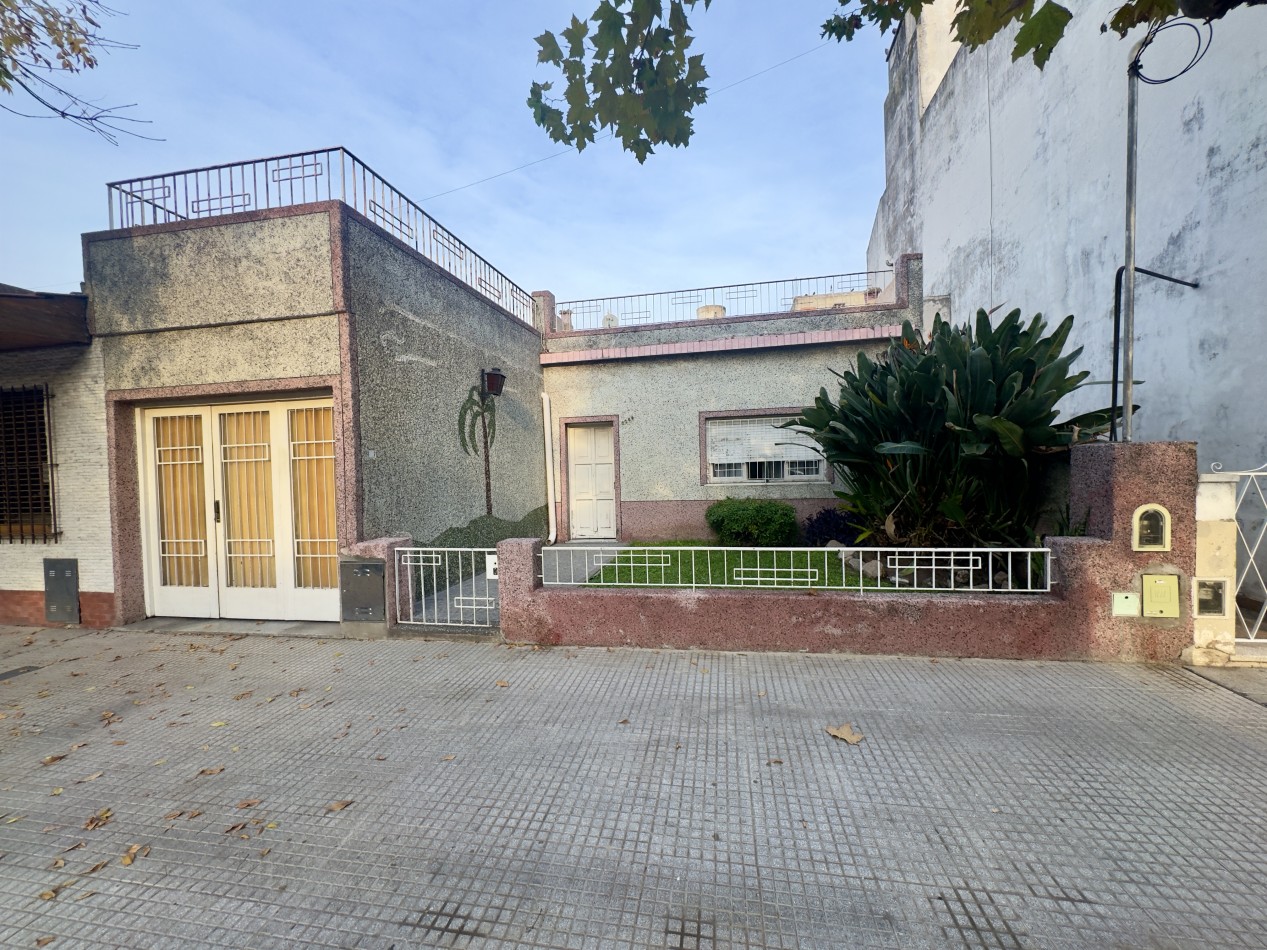 Se Vende Casa tres ambientes, con cochera doble(Villa Lugano)