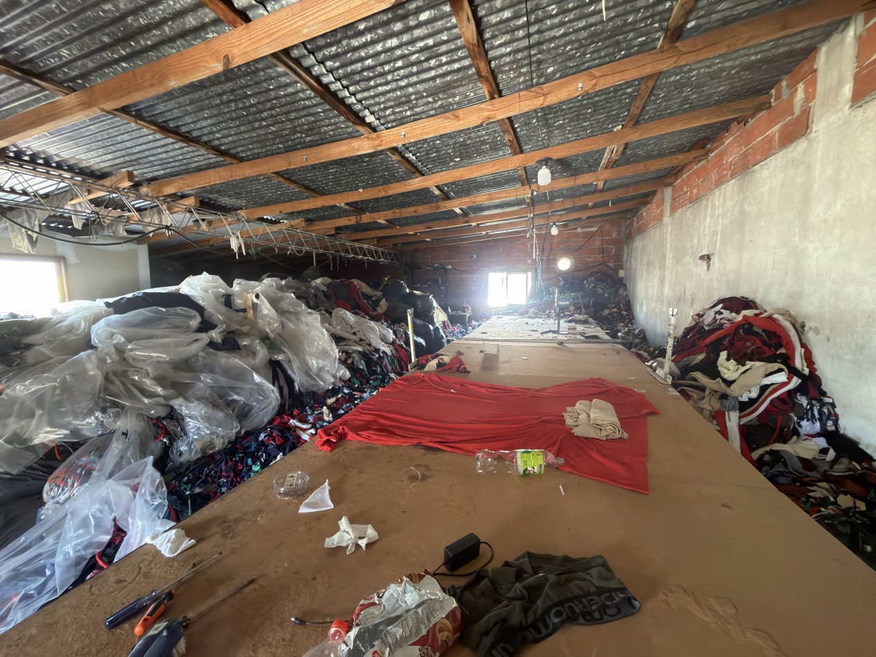 En Venta Casa-Galpon. Ideal Textil (Lomas del Mirador)