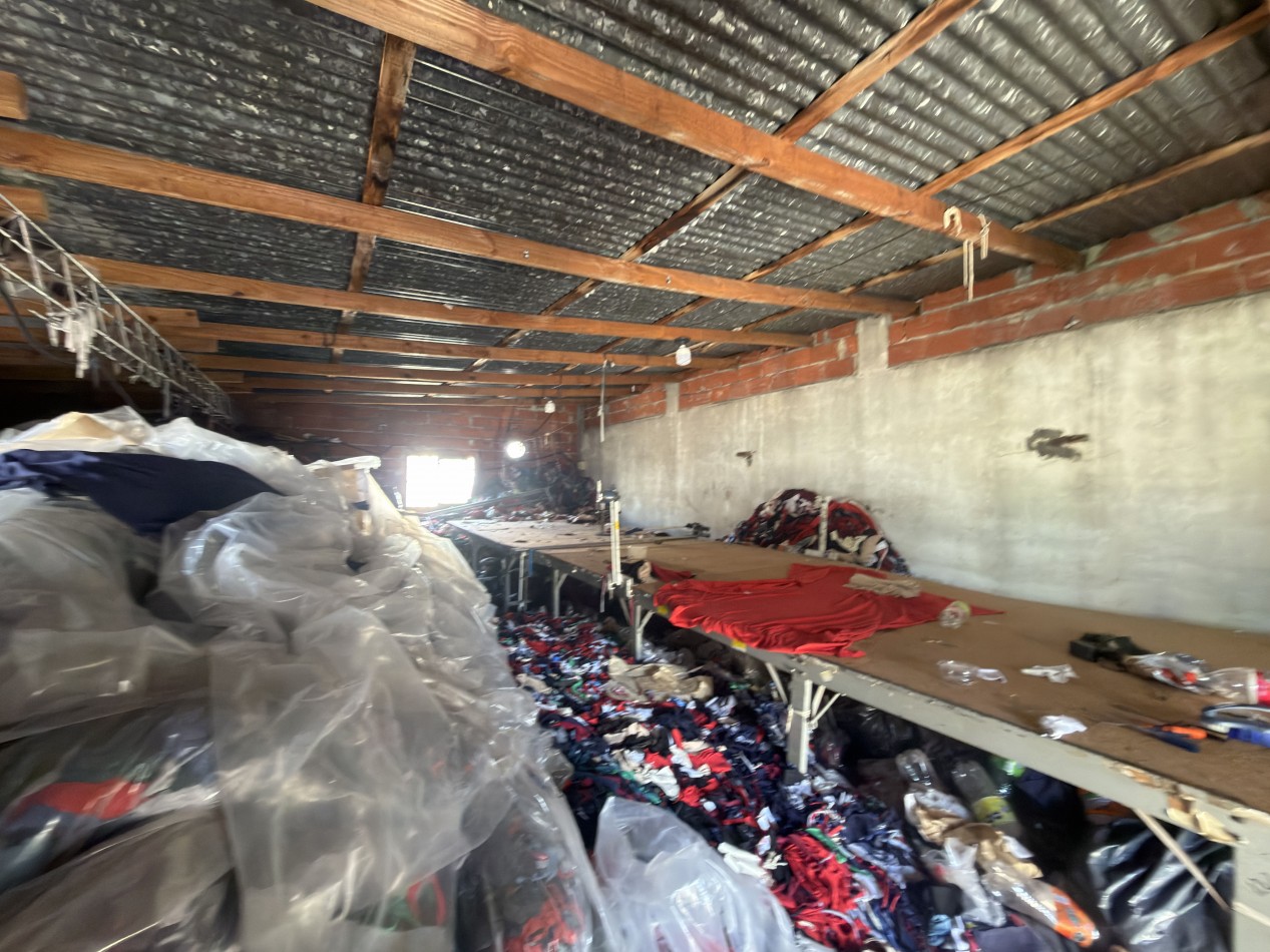 En Venta Casa-Galpon. Ideal Textil (Lomas del Mirador)