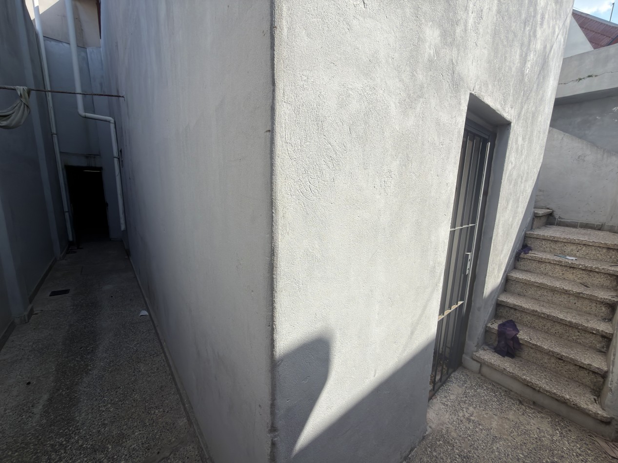 En Venta Casa-Galpon. Ideal Textil (Lomas del Mirador)