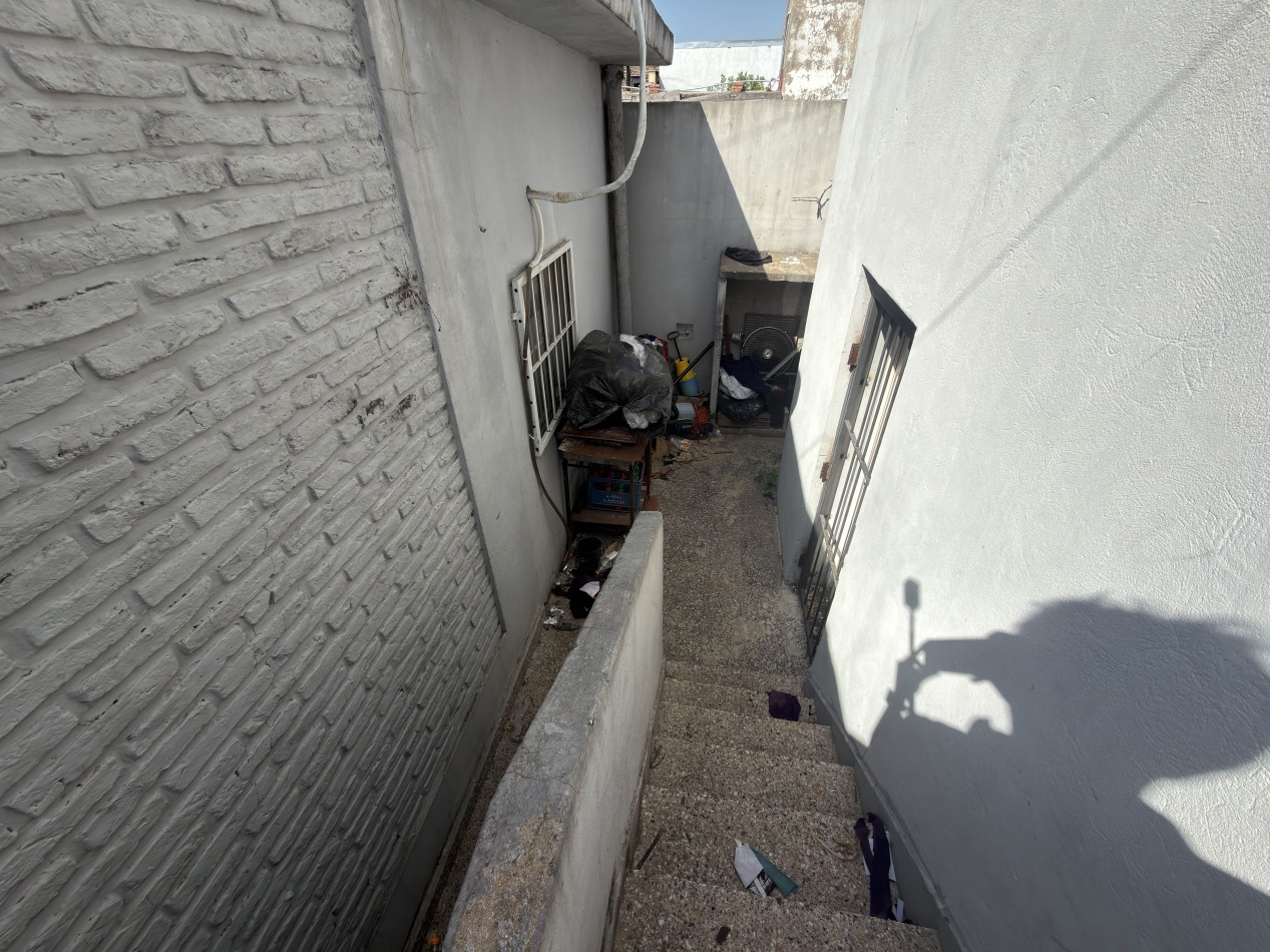 En Venta Casa-Galpon. Ideal Textil (Lomas del Mirador)