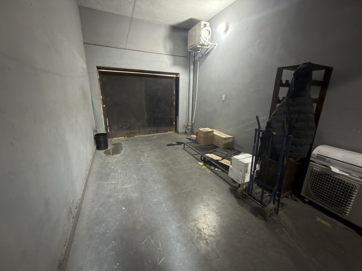 En Venta Casa-Galpon. Ideal Textil (Lomas del Mirador)