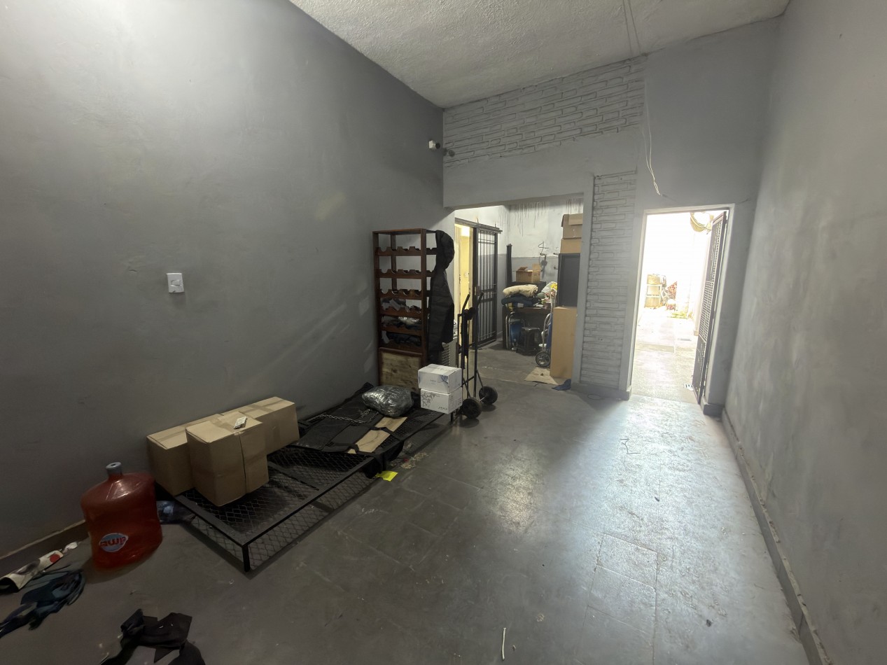 En Venta Casa-Galpon. Ideal Textil (Lomas del Mirador)