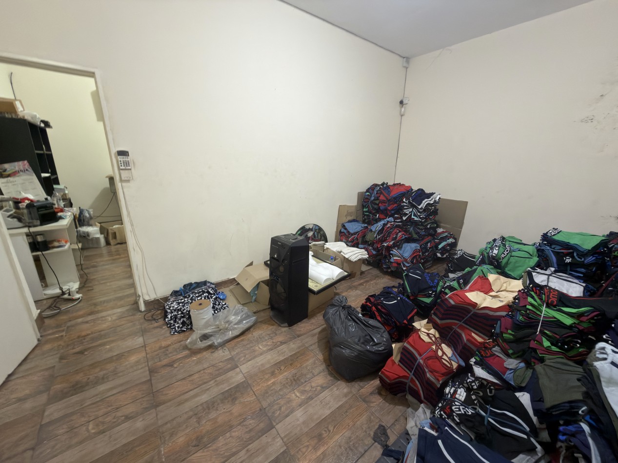 En Venta Casa-Galpon. Ideal Textil (Lomas del Mirador)