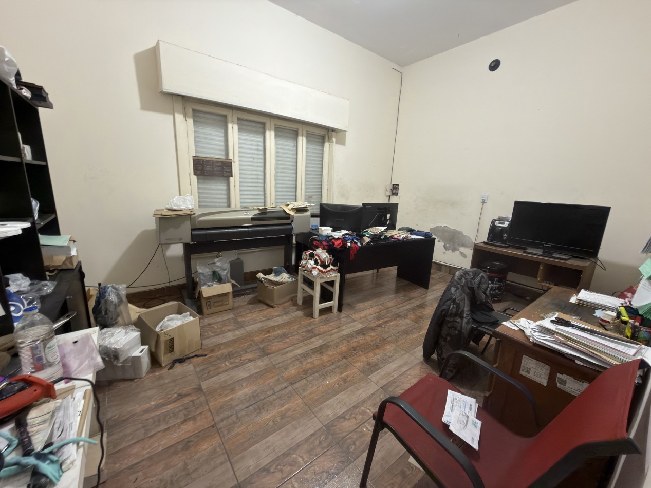 En Venta Casa-Galpon. Ideal Textil (Lomas del Mirador)