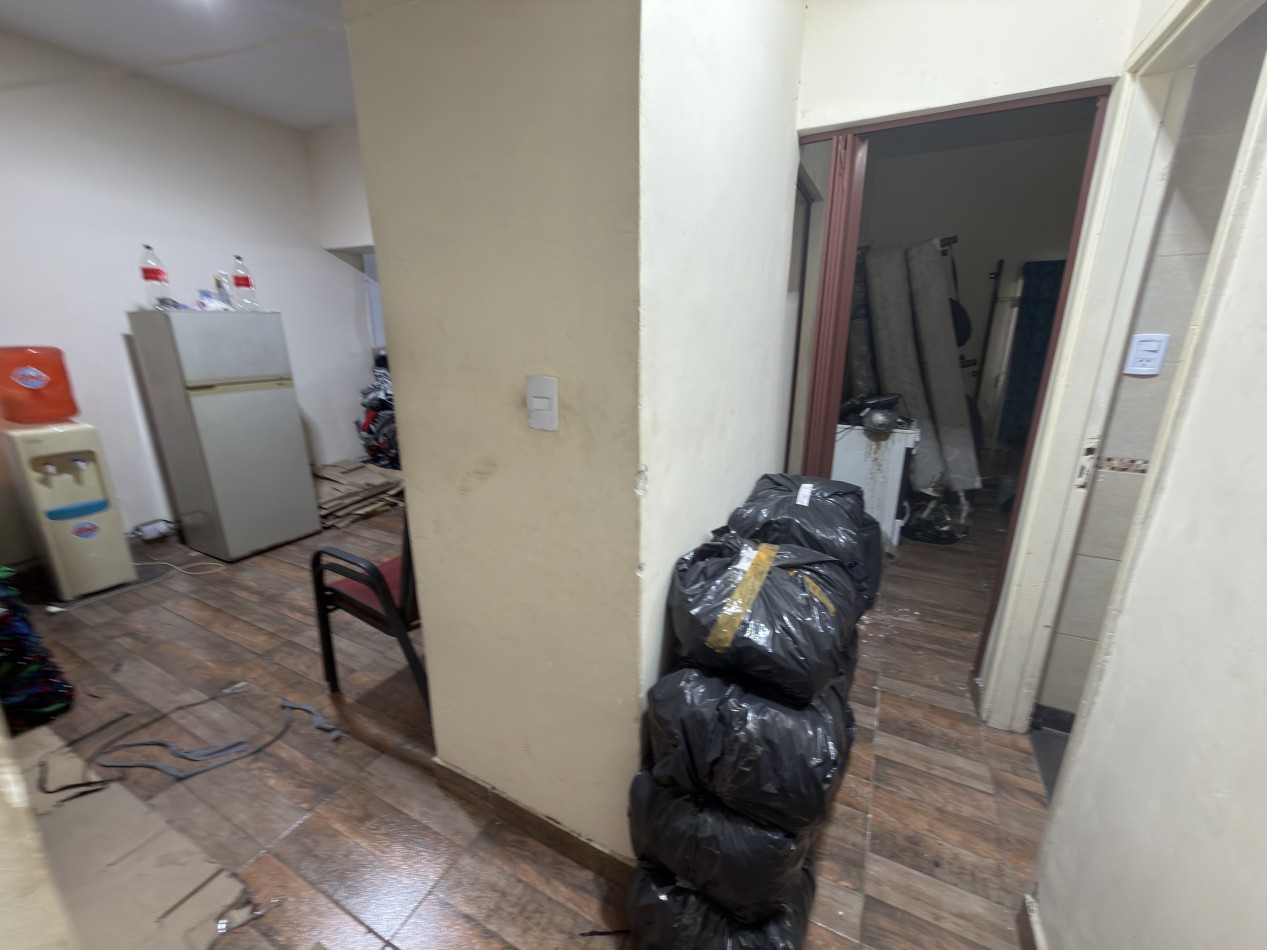 En Venta Casa-Galpon. Ideal Textil (Lomas del Mirador)