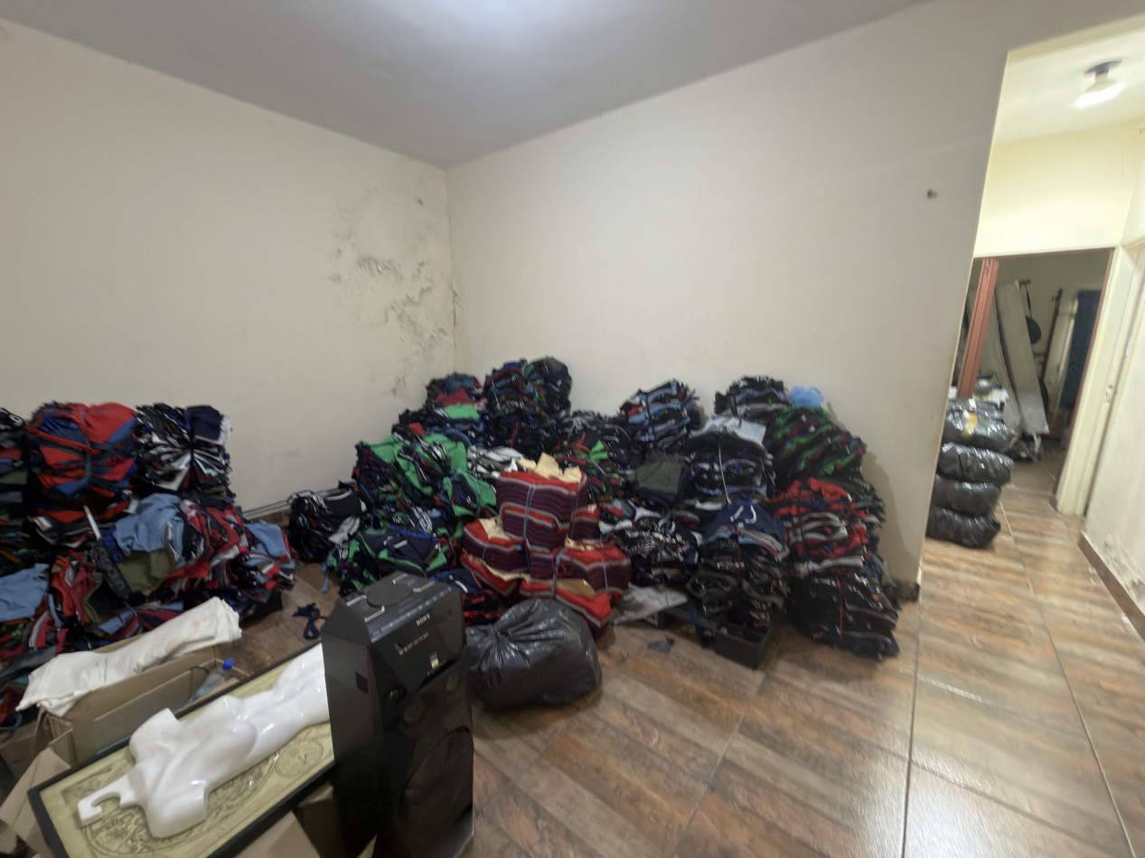 En Venta Casa-Galpon. Ideal Textil (Lomas del Mirador)