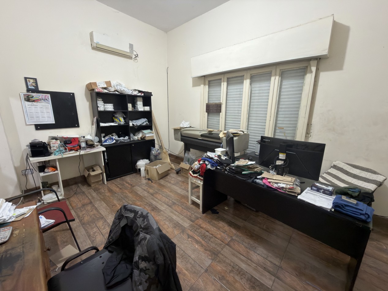 En Venta Casa-Galpon. Ideal Textil (Lomas del Mirador)