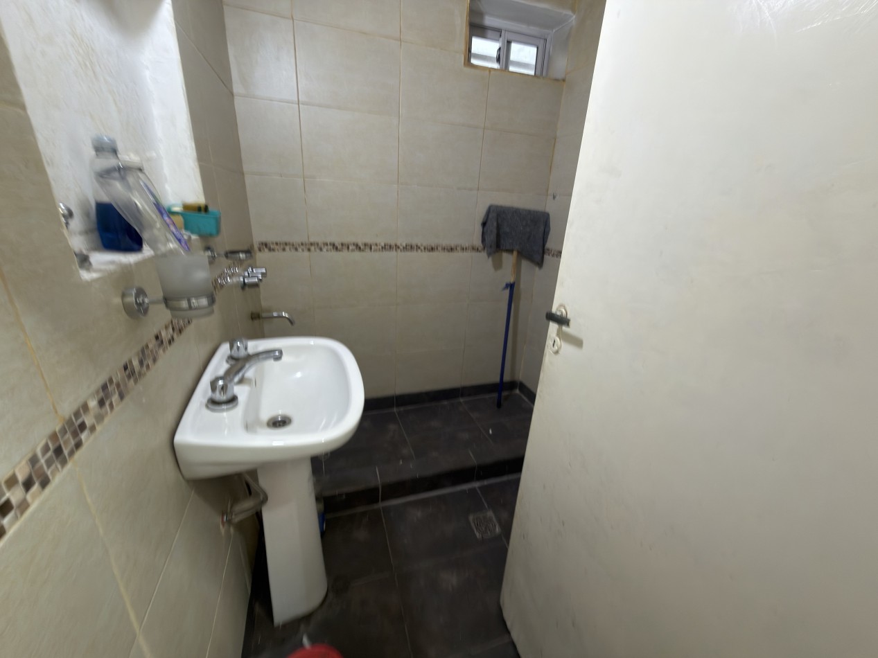 En Venta Casa-Galpon. Ideal Textil (Lomas del Mirador)