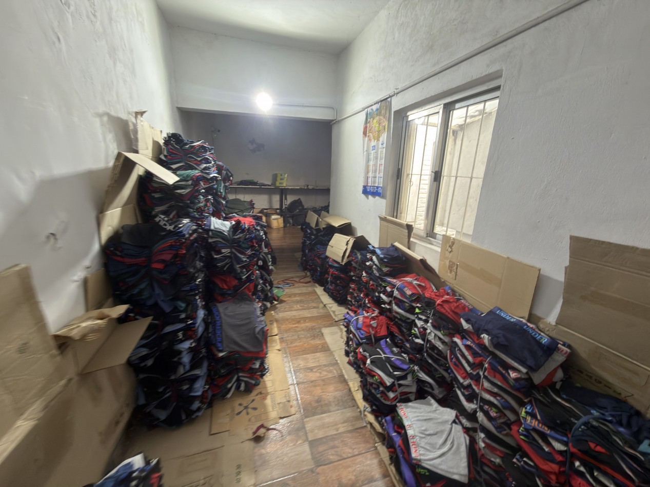 En Venta Casa-Galpon. Ideal Textil (Lomas del Mirador)