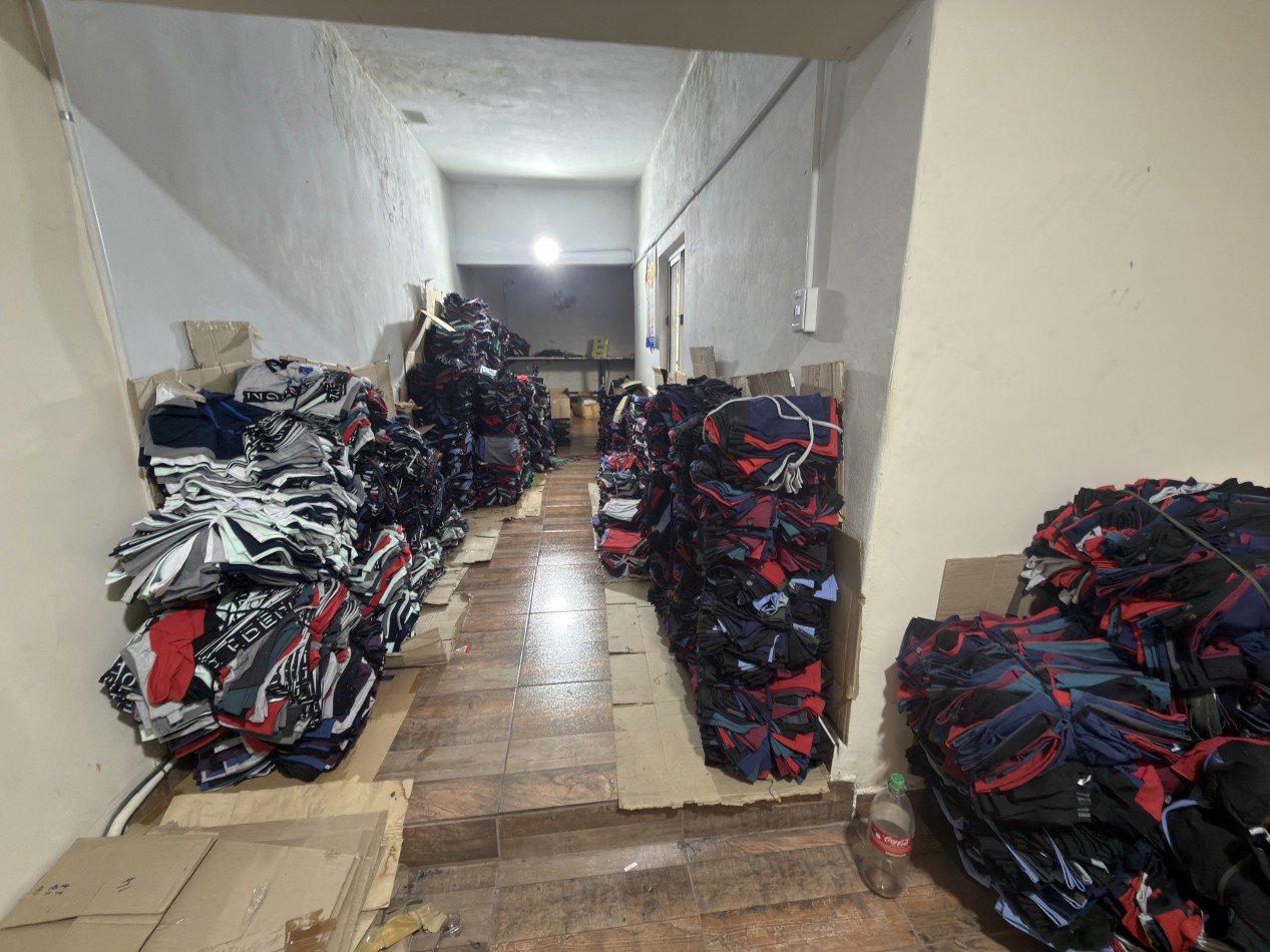 En Venta Casa-Galpon. Ideal Textil (Lomas del Mirador)