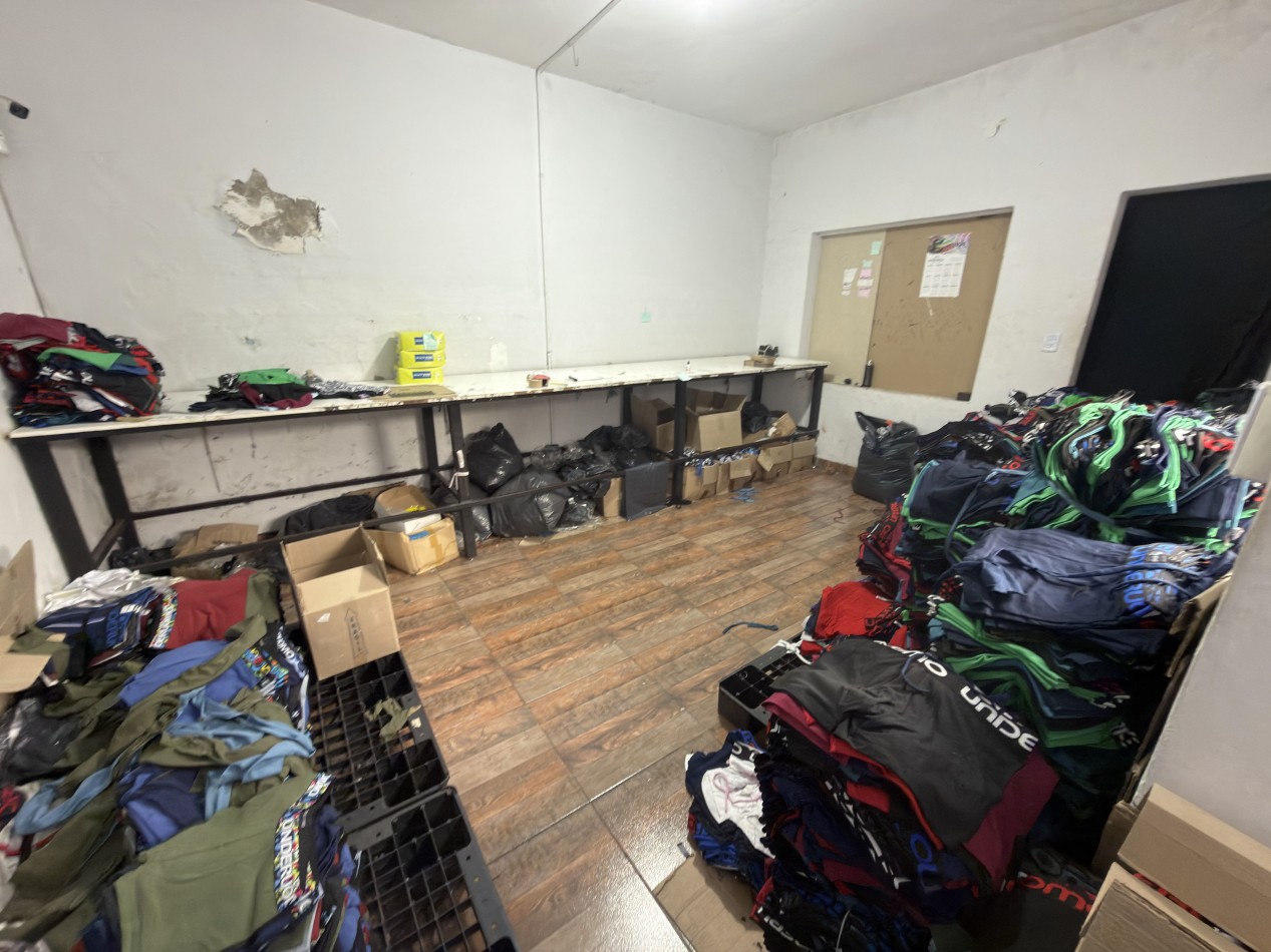 En Venta Casa-Galpon. Ideal Textil (Lomas del Mirador)