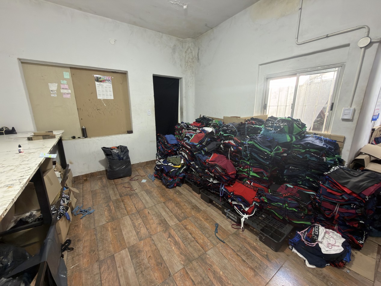 En Venta Casa-Galpon. Ideal Textil (Lomas del Mirador)