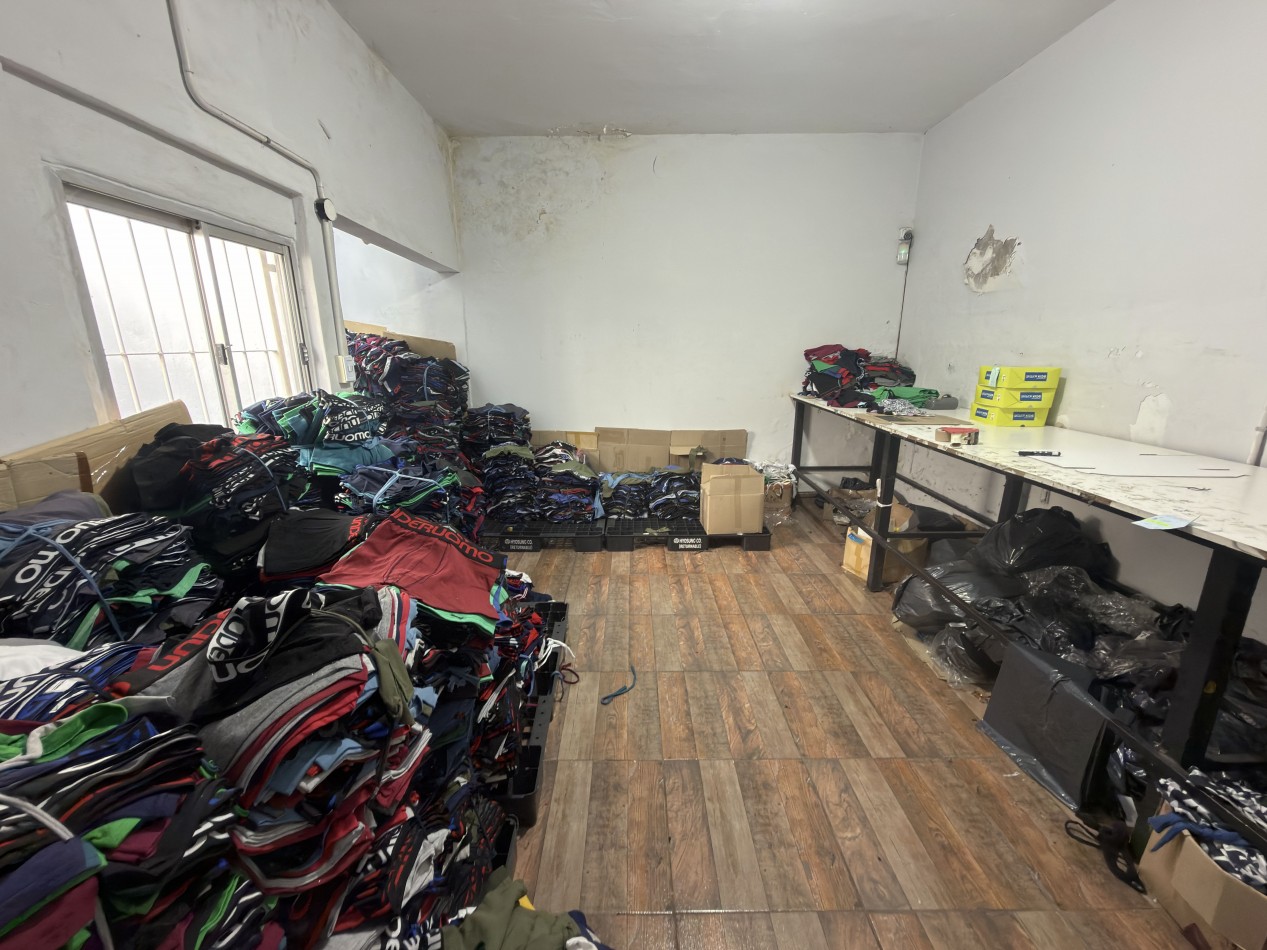 En Venta Casa-Galpon. Ideal Textil (Lomas del Mirador)