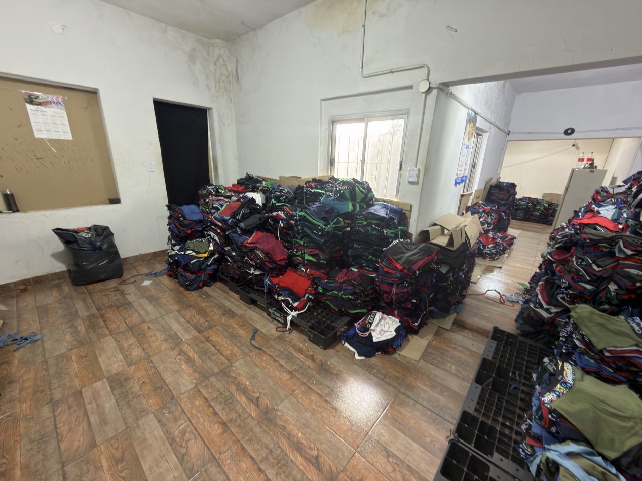 En Venta Casa-Galpon. Ideal Textil (Lomas del Mirador)