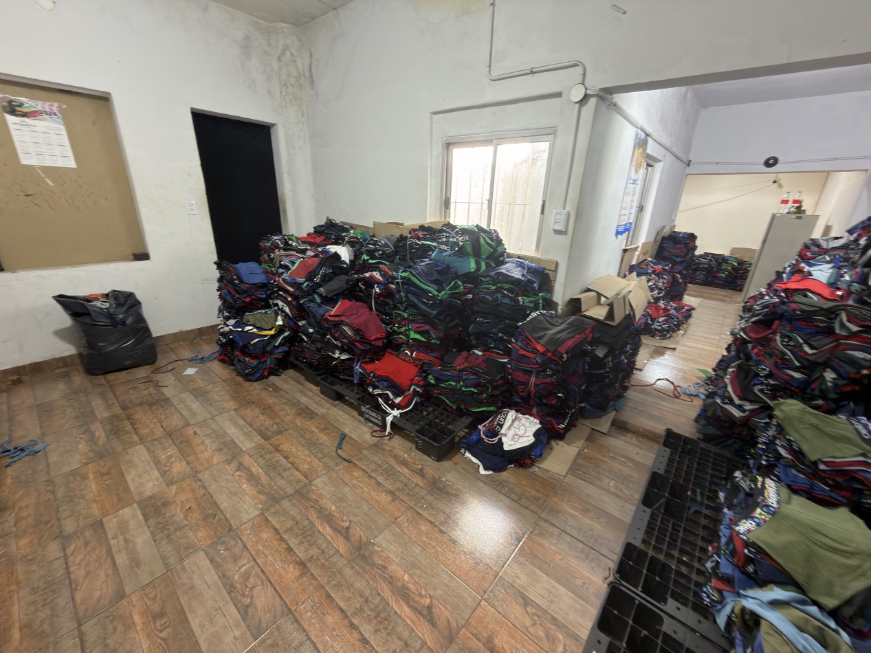 En Venta Casa-Galpon. Ideal Textil (Lomas del Mirador)