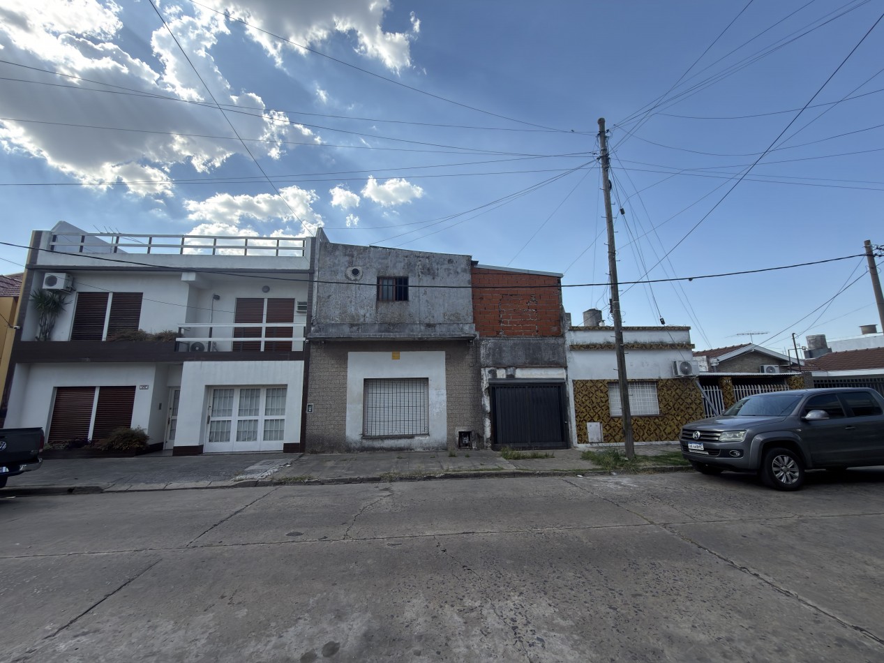 En Venta Casa-Galpon. Ideal Textil (Lomas del Mirador)