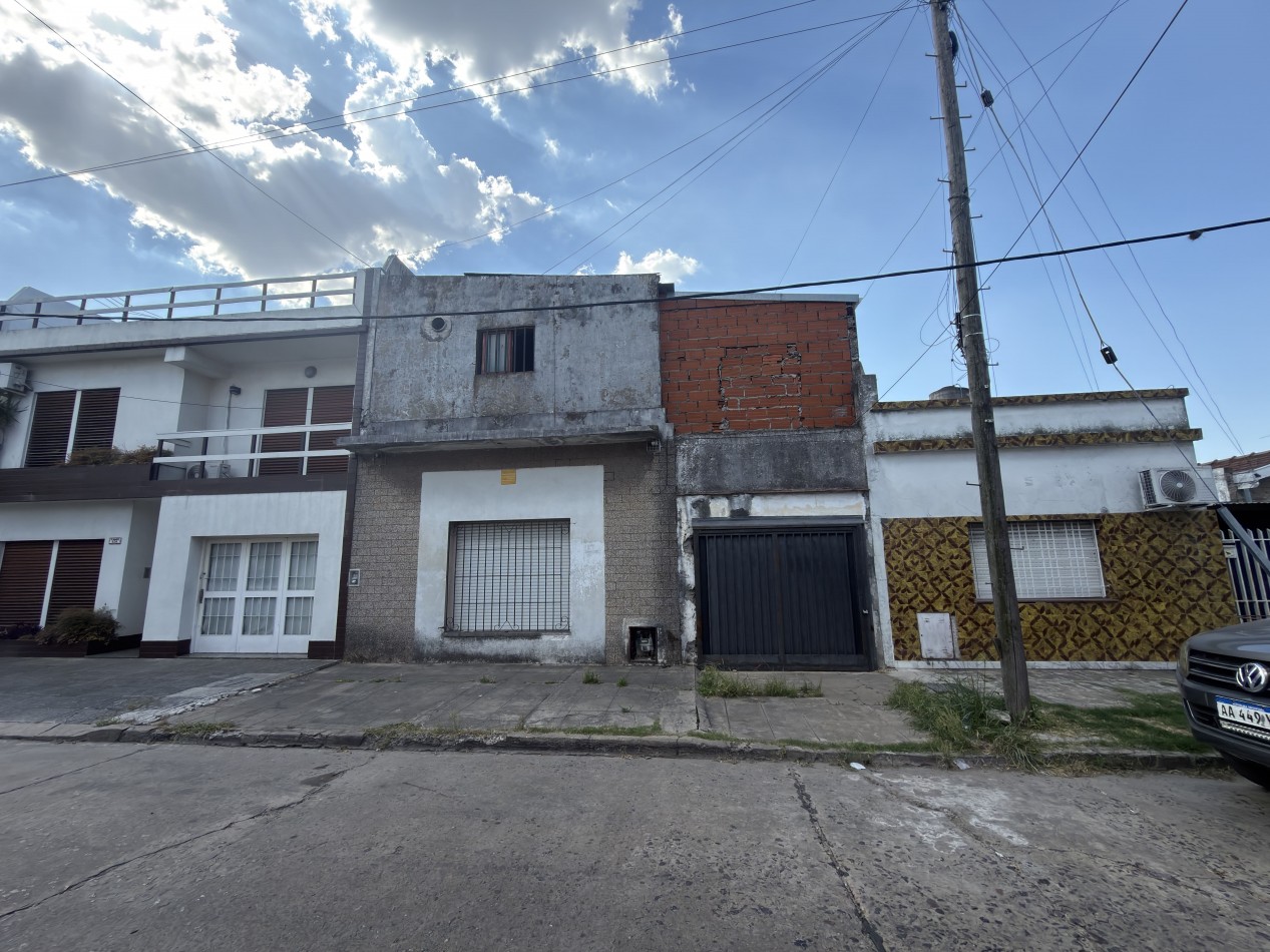 En Venta Casa-Galpon. Ideal Textil (Lomas del Mirador)