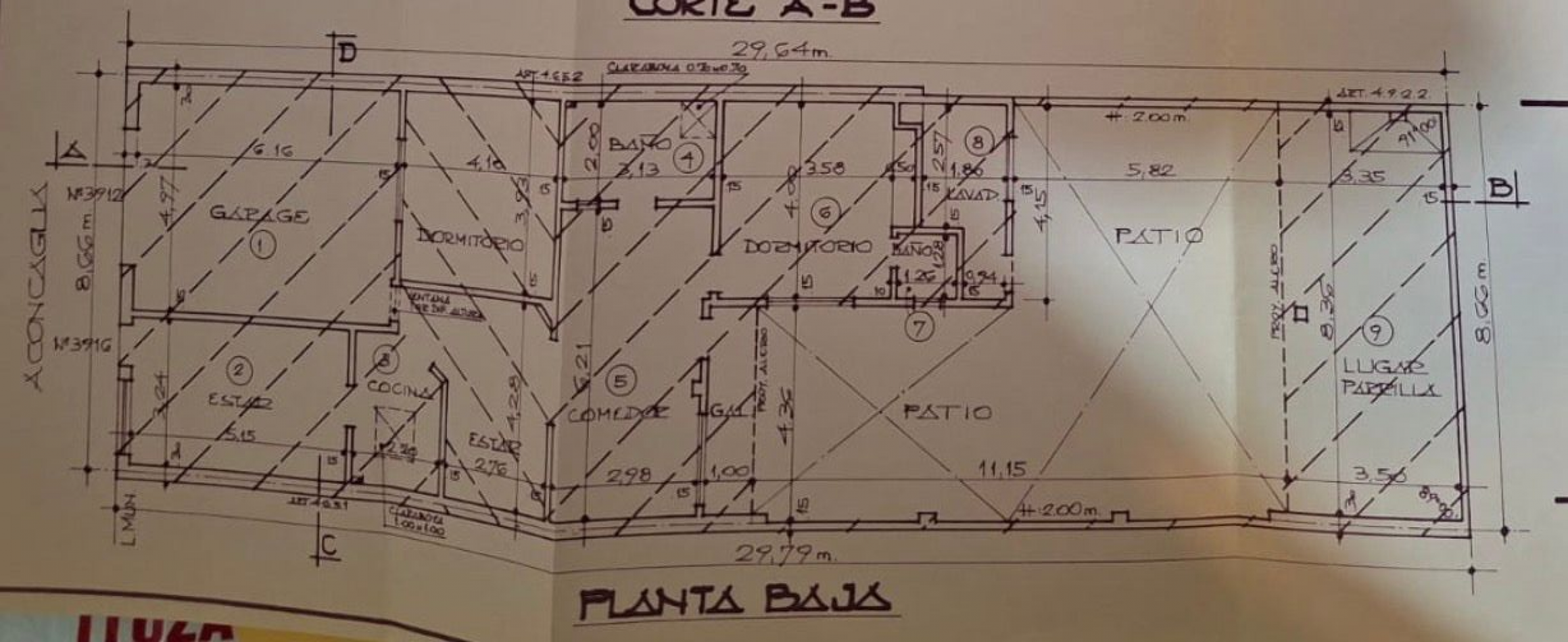 Se Vende Casa Cuatro ambientes, cochera doble, quincho (Banfield)