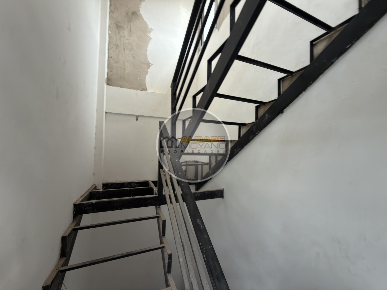 Se Vende Galpon con vivienda cuatro ambientes (Mataderos)