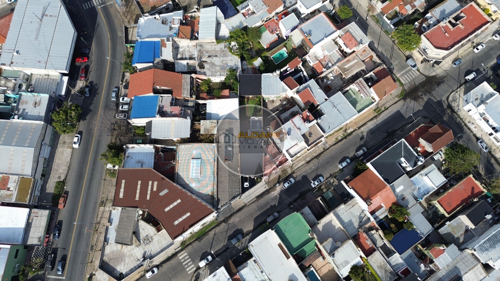 Se Vende Casa Cuatro ambientes, cochera pasante, Excelente (Lanus Oeste)