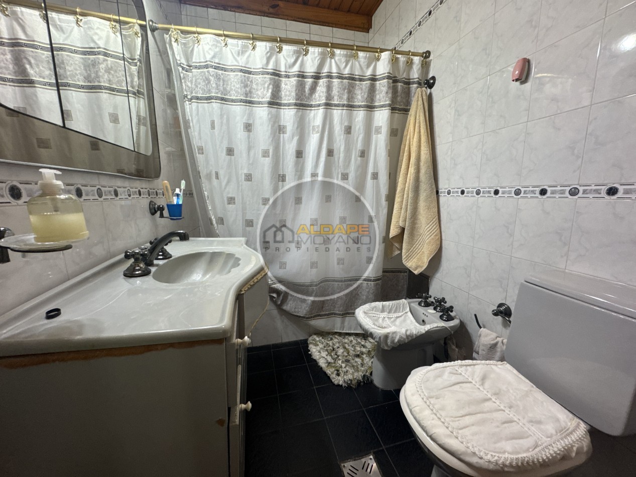 Se Vende Casa ideal multifamiliar, con piscina y garage (Tablada)