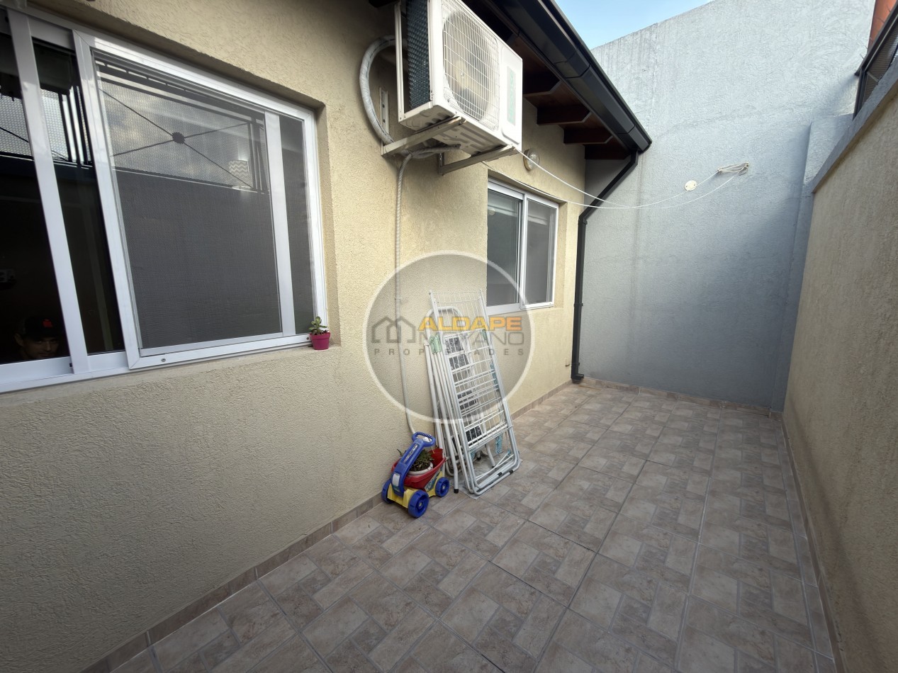 Se Vende PH tres ambientes, Impecable, apto credito (Parque Avellaneda)