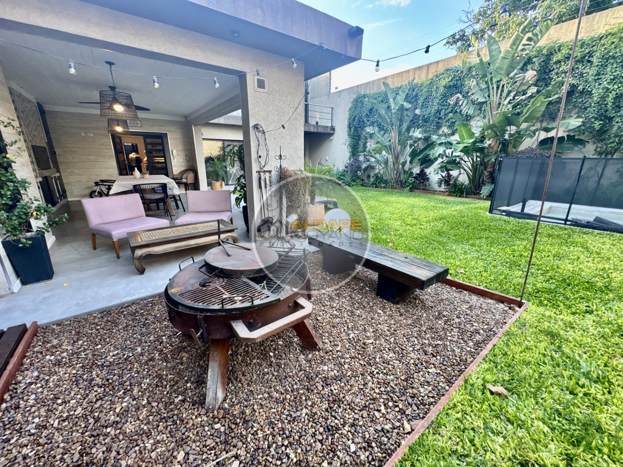 Se Vende Casa cuatro ambientes, con piscina (Para Exigentes) Villa Luzuriaga