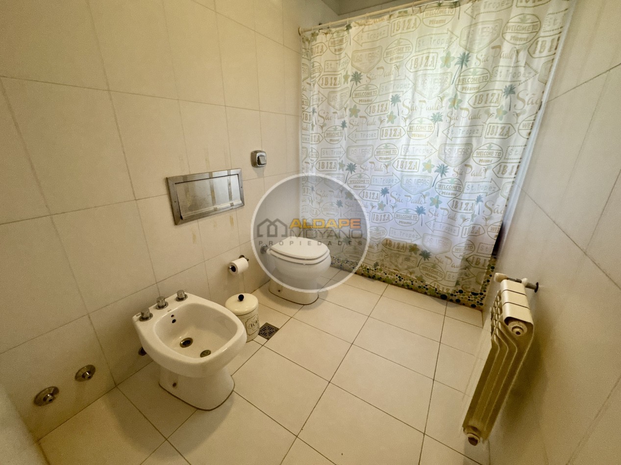 Se Vende Casa cuatro ambientes, con piscina (Para Exigentes) Villa Luzuriaga