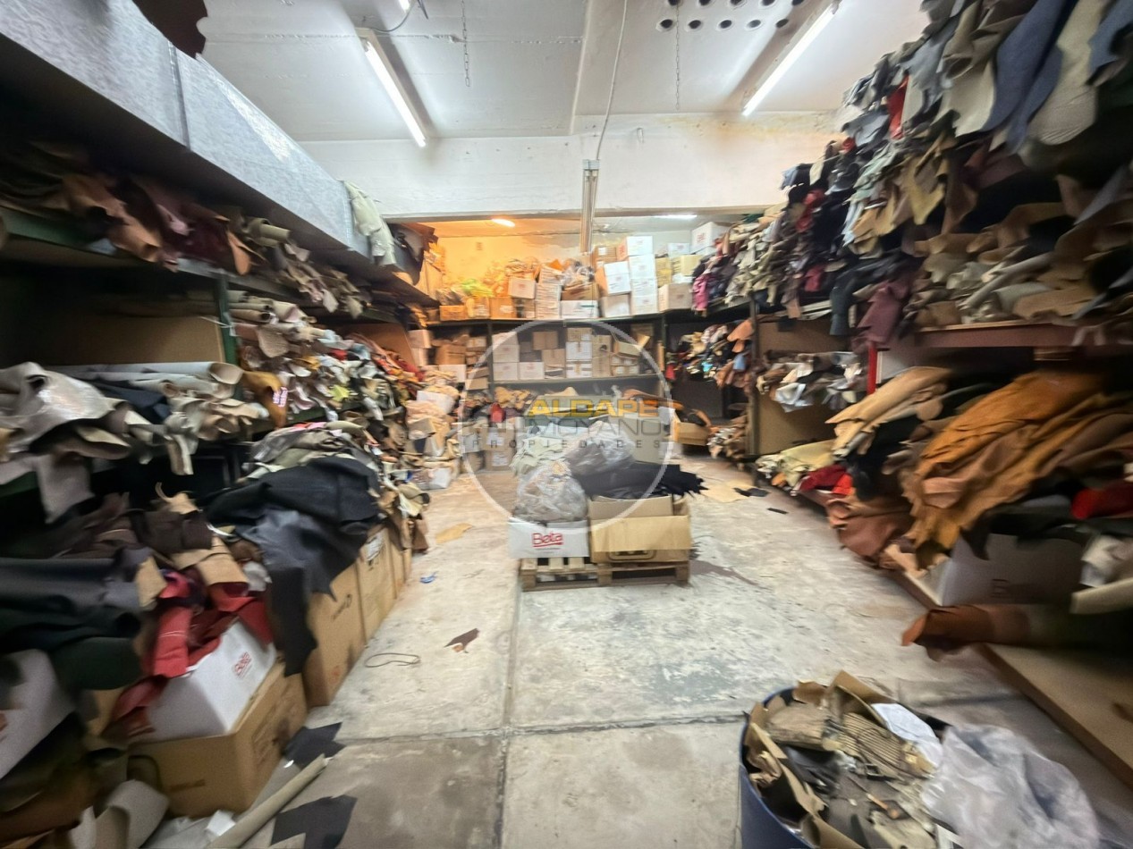 Se Vende Galpon,  total 1600mts2, (Mataderos)