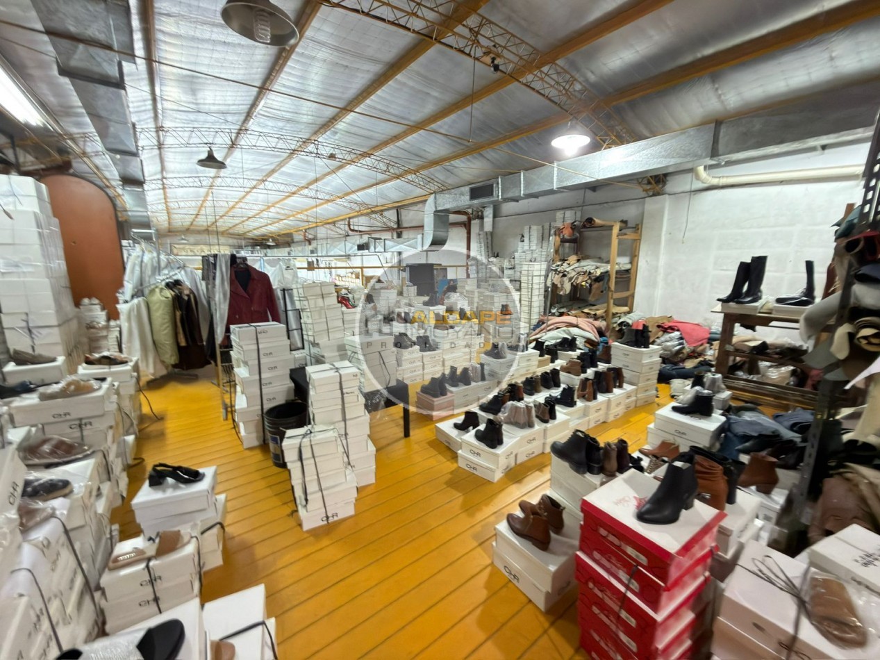 Se Vende Galpon,  total 1600mts2, (Mataderos)