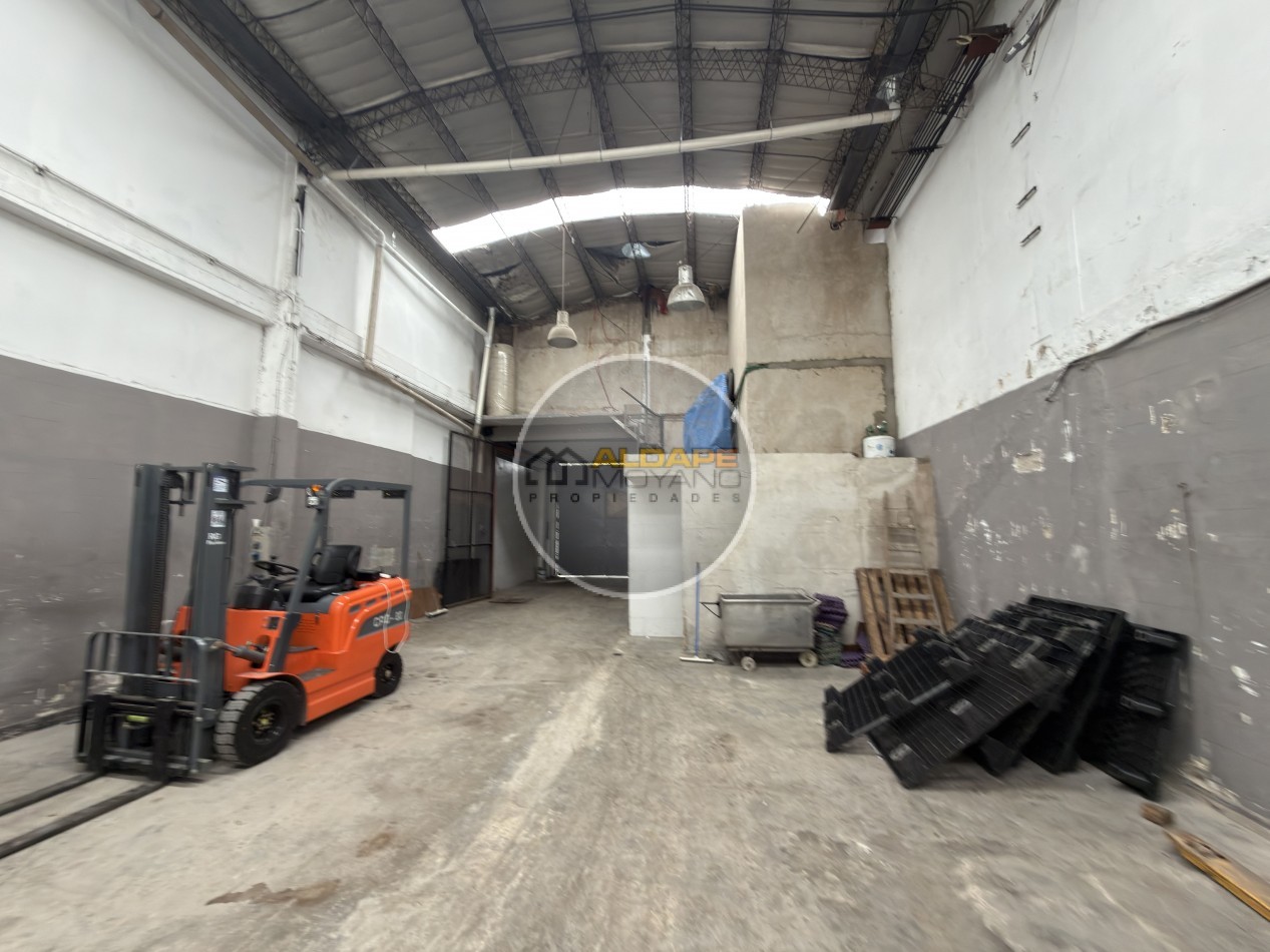 Se Vende Galpon con vivienda cuatro ambientes (Mataderos)