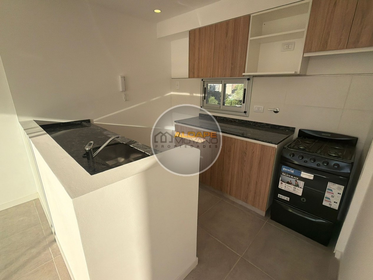 Se vende departamento dos ambientes con cochera, a estrenar (caseros Centro)