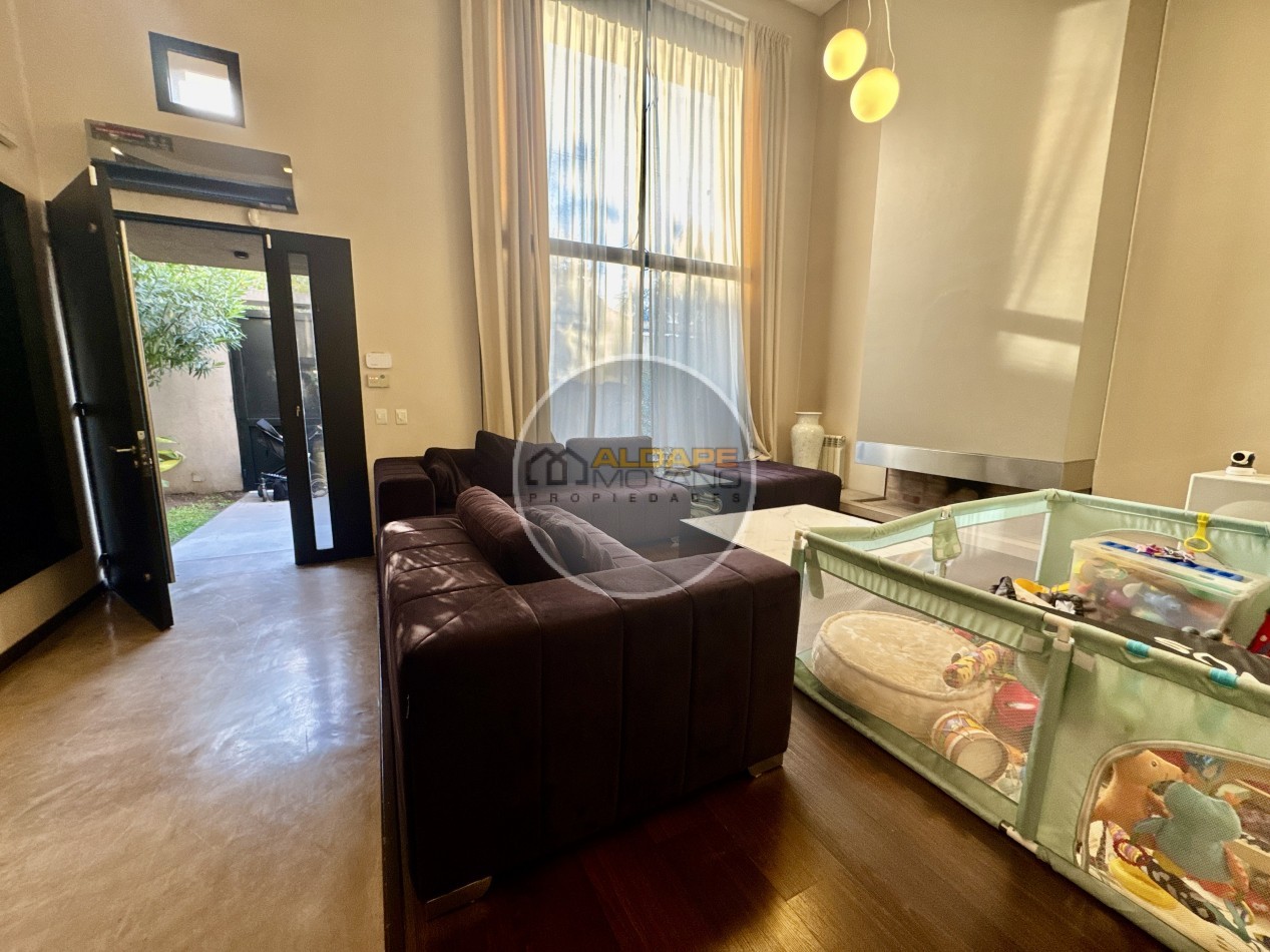 Se Vende Casa cuatro ambientes, con piscina (Para Exigentes) Villa Luzuriaga